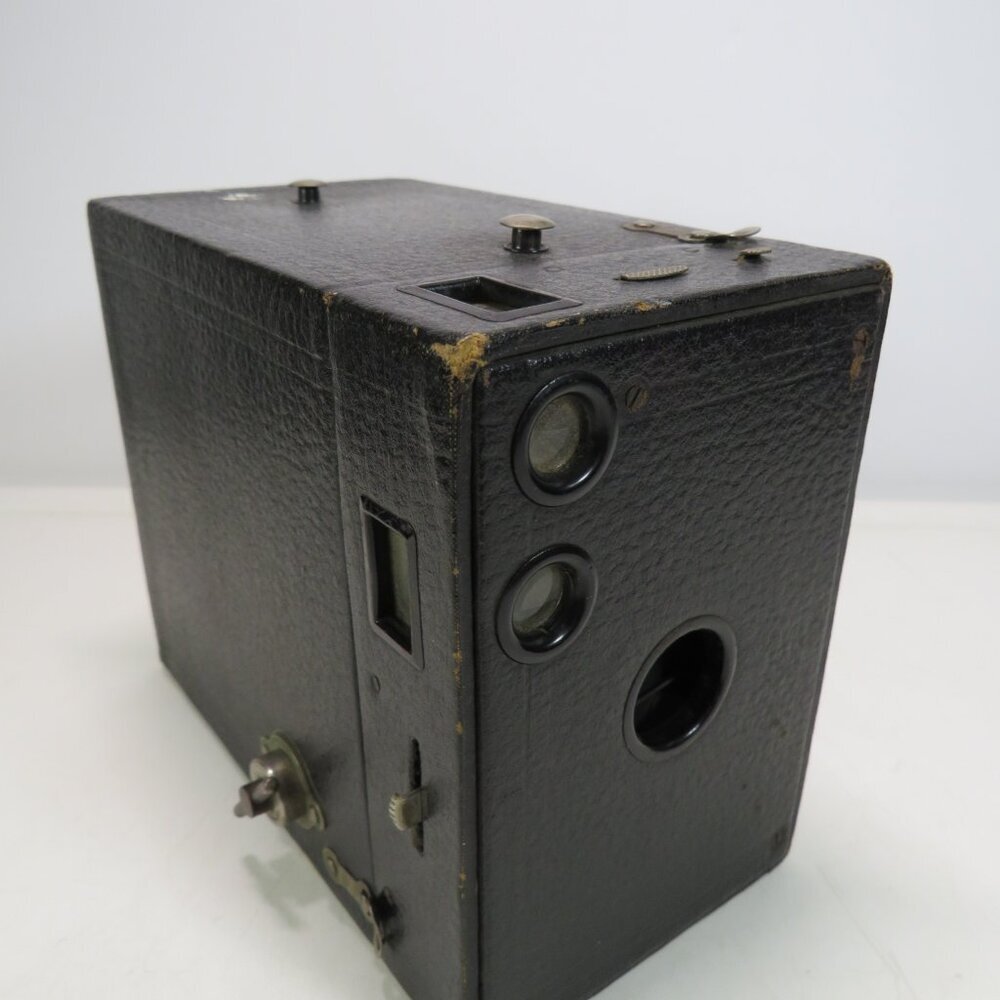 Kodak No. 2A Brownie, Model B Camera w wear, handle missing